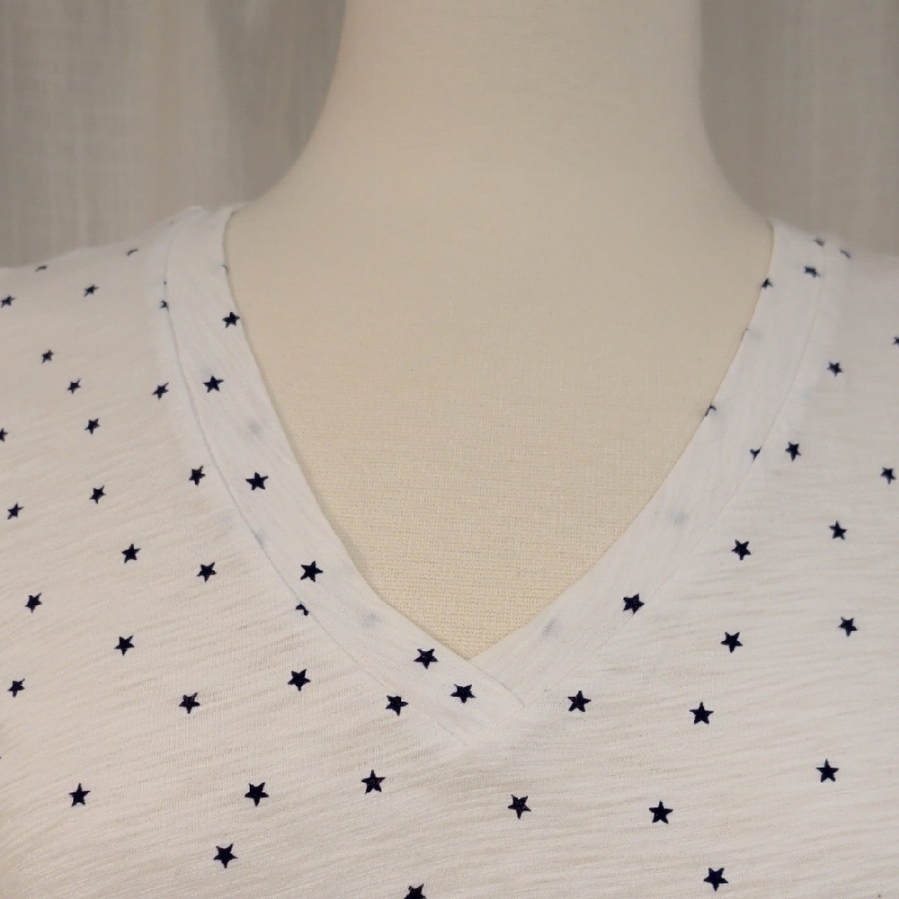 White Star Print V-Neck Women's Top - Picture 9 of 10